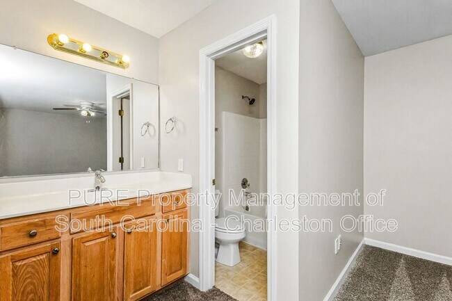 Building Photo - 3372 Wayland Dr