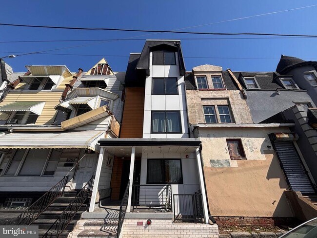 Building Photo - 3255 Ridge Ave