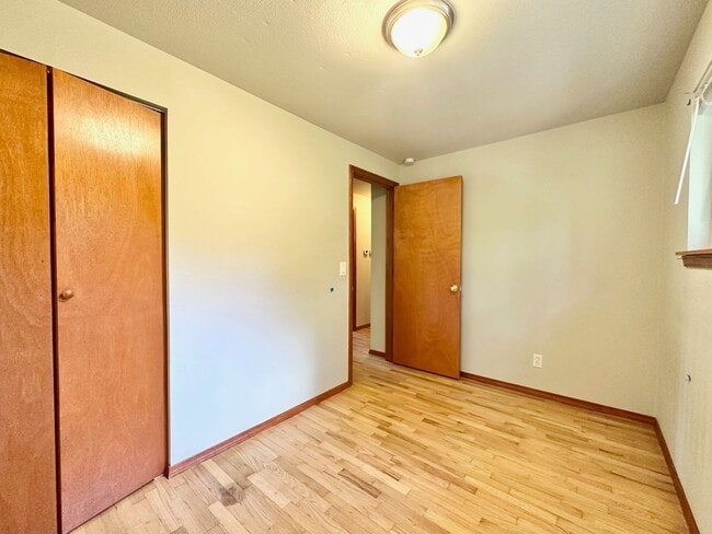 Building Photo - 3BR/1+1BA Single Family House - Bellevue