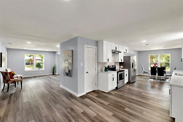 Building Photo - 1425 Oakhill Dr