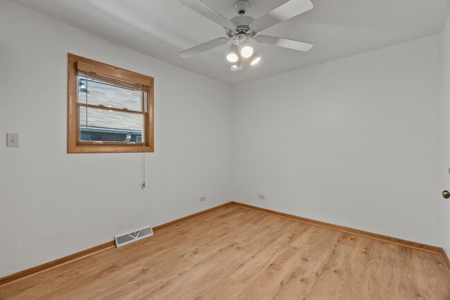 Building Photo - 2425 Hessing St