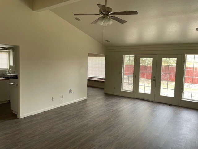 Building Photo - 1227 Green Valley Dr