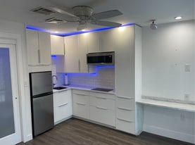 Building Photo - 1006 NE 11th St