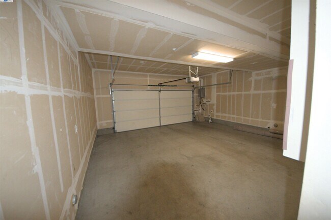 Building Photo - 5530 Esprit Way