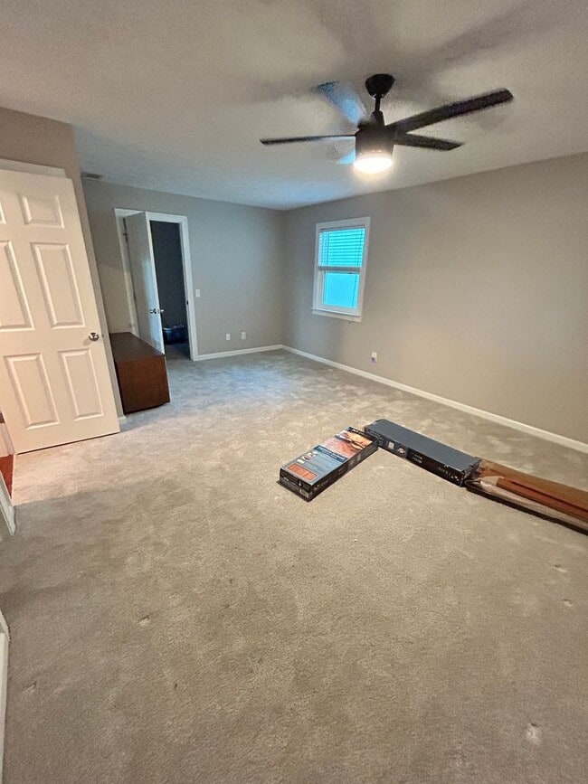 Building Photo - 2908 Country Club Dr