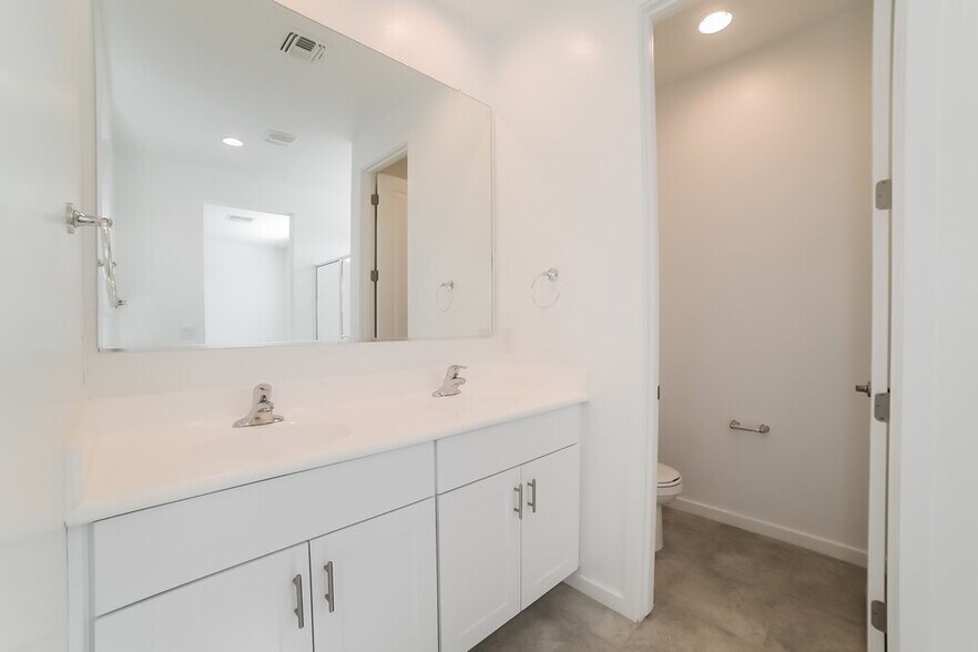 Building Photo - 11019 W Luxton Ln