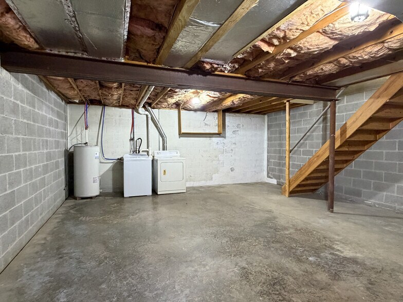Building Photo - 28 Pheasant Ln
