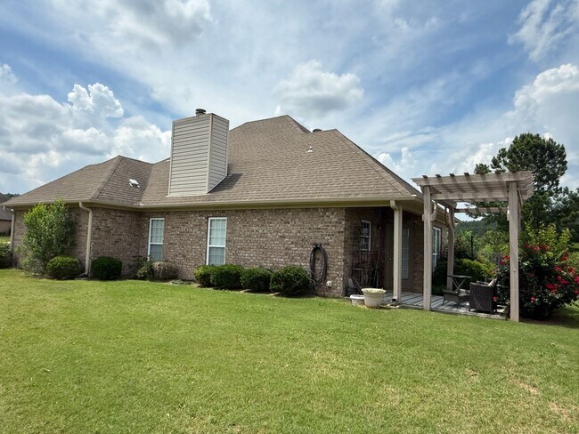 Building Photo - Chelsea Park - One Level 2 Bedroom on a Cu...