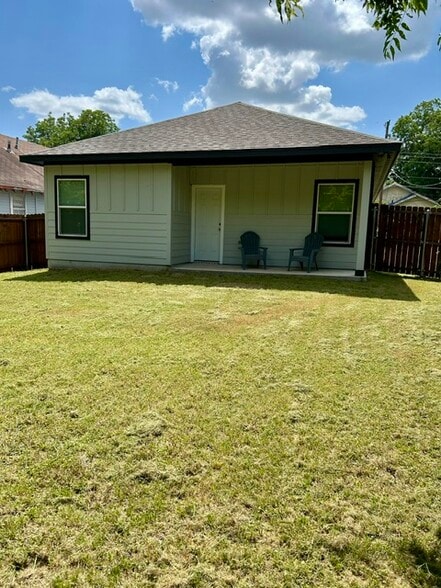 Back yard - 2211 Wellington St