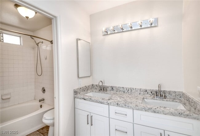 Building Photo - 2542 N Grand Basin Dr