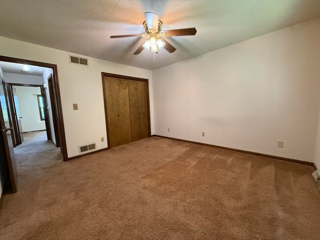 Building Photo - 1307 W Lexington Cir