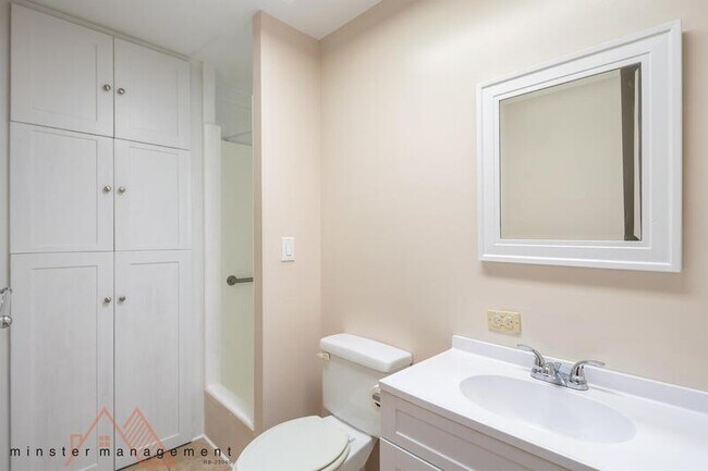 Building Photo - 14 Aulike St