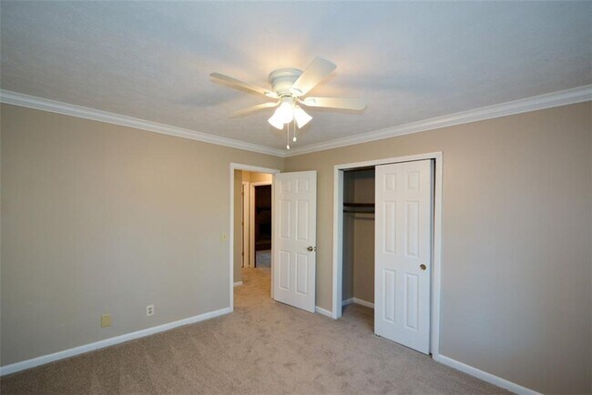 Building Photo - 1316 White Oak St SE