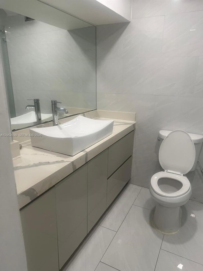 Building Photo - 3725 S Ocean Dr