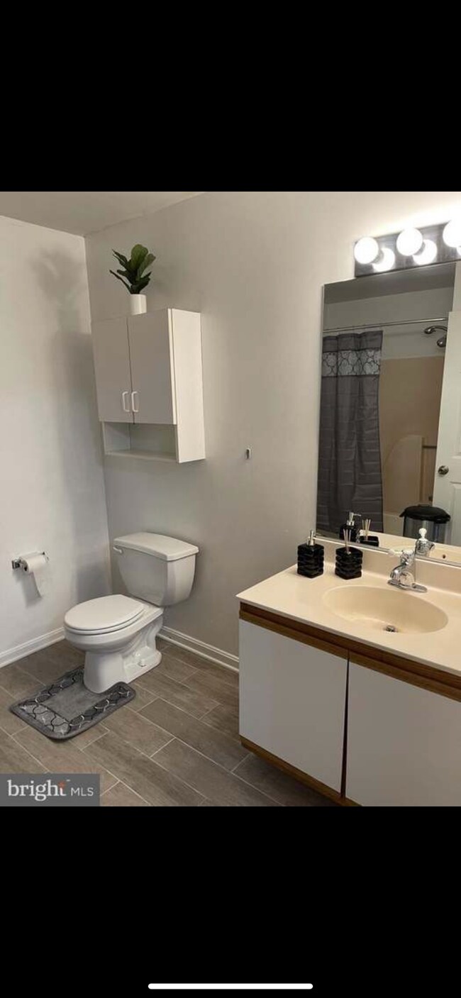 Building Photo - 1204 W