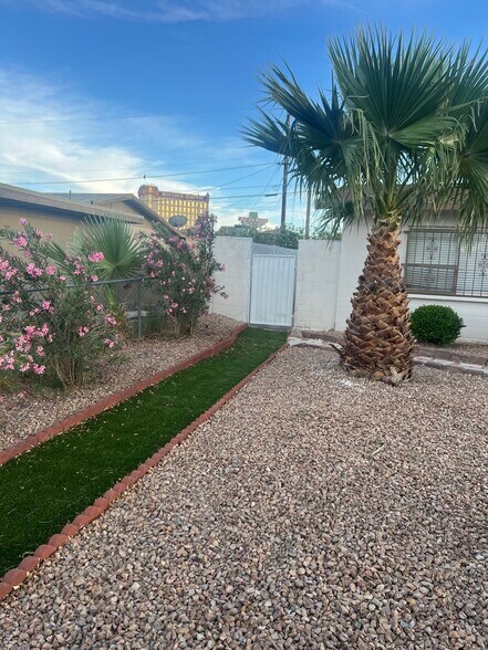 Building Photo - 4011 Placita Ave