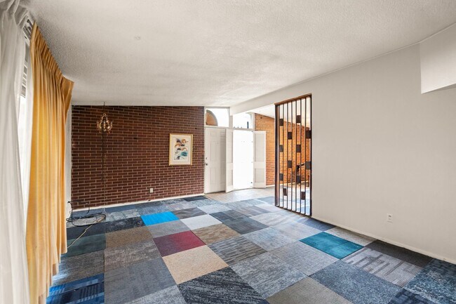 Building Photo - 6452 Evergreen Blvd