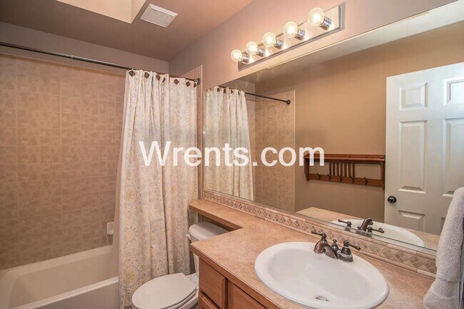 Building Photo - Beautiful Northside Home! Available Mid Ap...