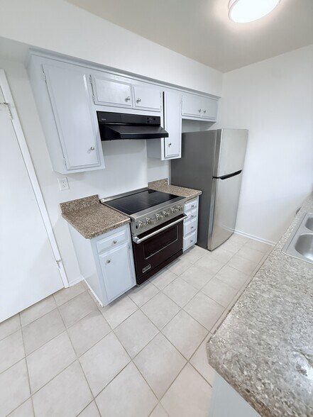 Kitchen - 3737 Portofino Way