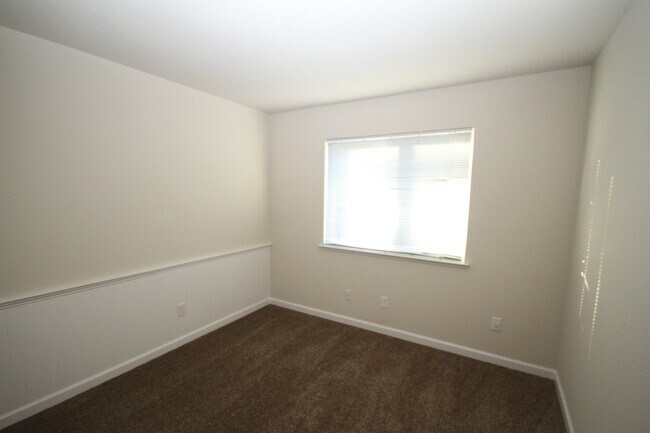 Building Photo - Charming 3Br/2BA/ 1444SF Available Now! Te...