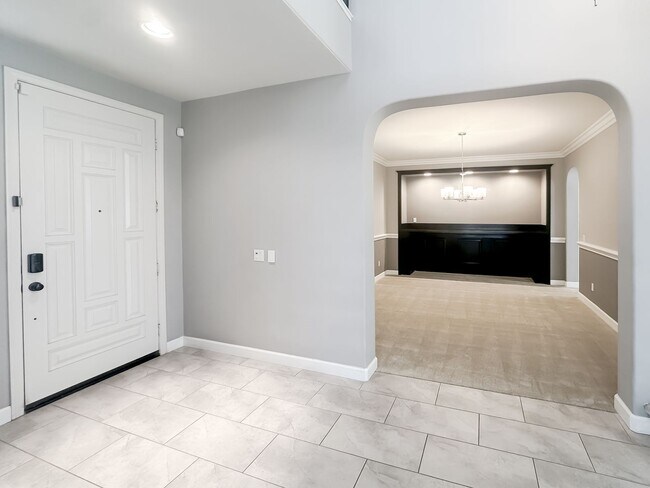Building Photo - 32920 Northshire Cir