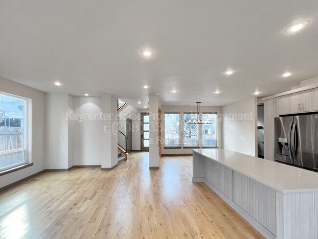 Building Photo - 2640 W Neff St