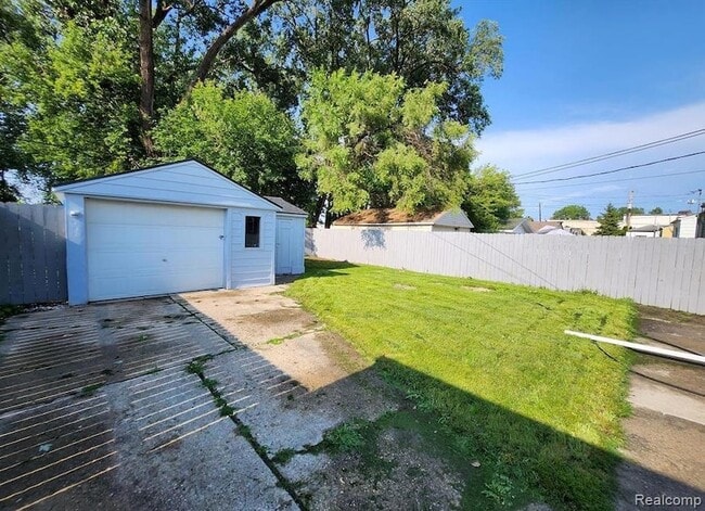 Building Photo - 1761 E Milton Ave
