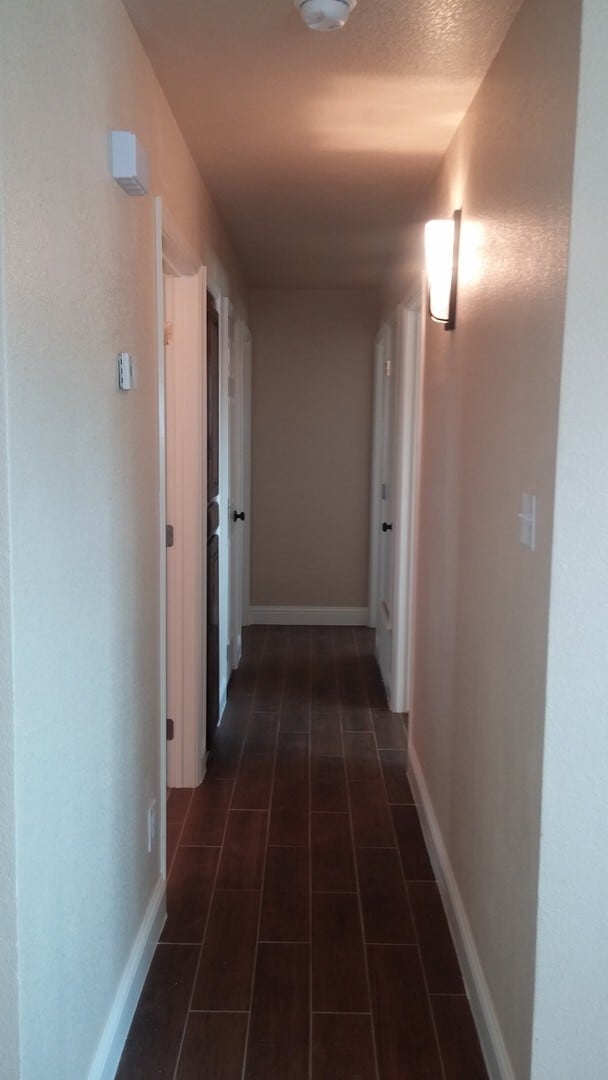 Building Photo - COMPLETELY UPDATED HOME MOVE IN READY