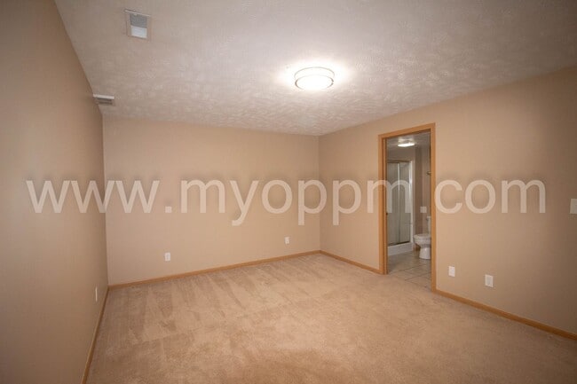 Building Photo - spacious 4-bedroom, 3-bathroom
