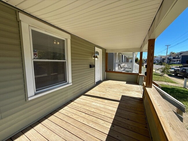 Building Photo - Elegant 3-Bedroom Home with Designer Finishes & Private Backyard!