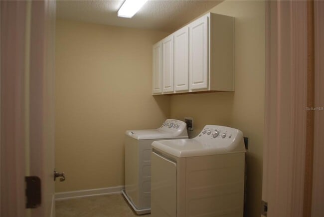 Building Photo - 12875 Strode Ln