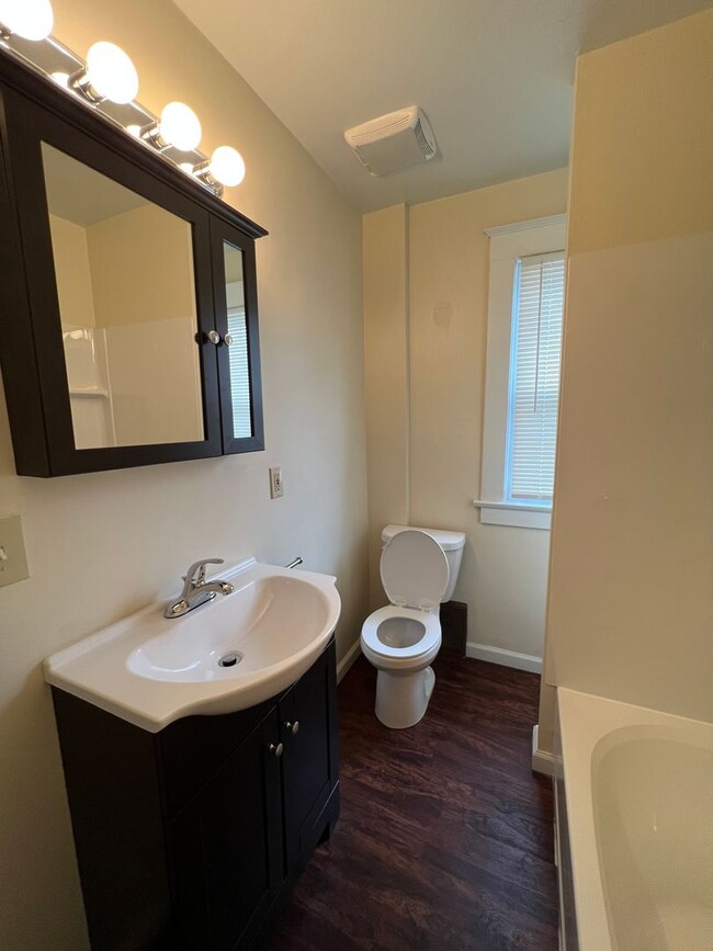 Building Photo - 534 E Prospect St