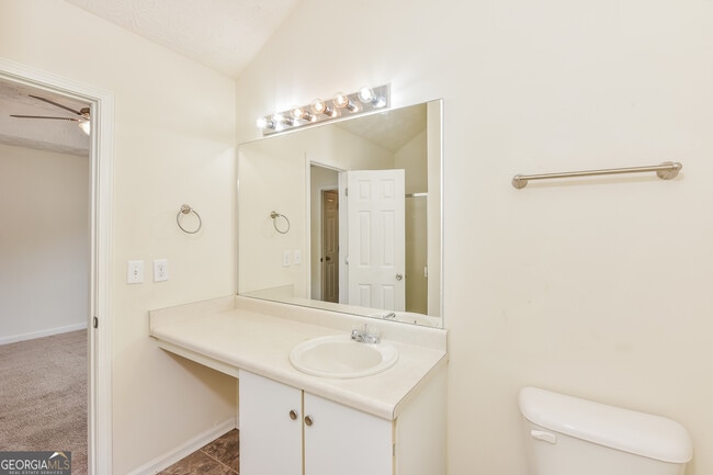 Building Photo - 3552 6 Oaks Ct