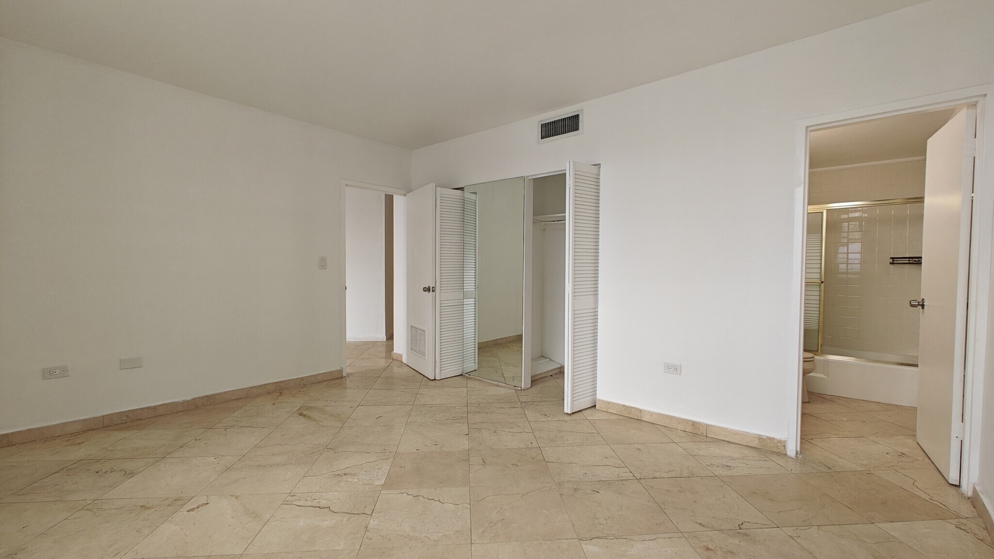 Building Photo - 825 Brickell Bay Dr