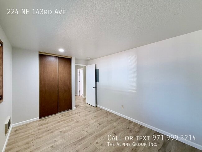 Building Photo - 224 NE 143rd Ave
