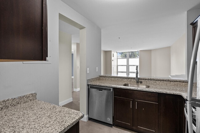 Building Photo - 250 E Harbortown Dr
