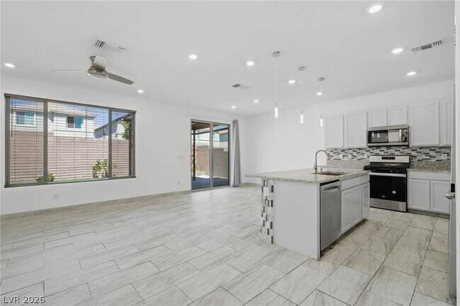 Building Photo - 8025 Texas Hls St