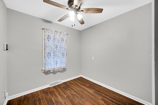 Building Photo - 944 N Jay Ave