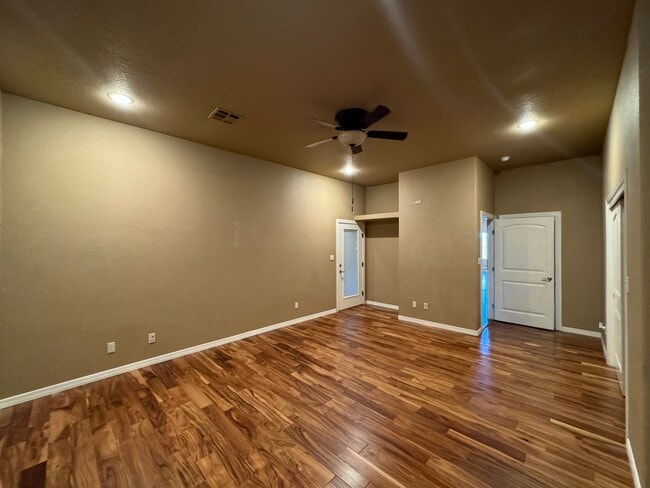 Building Photo - 682 La Melodia Dr