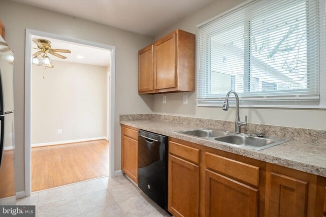 Building Photo - 1909 Pagham Rd