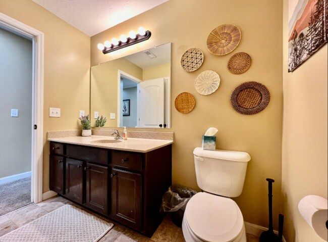 Building Photo - 5531 Oakview Terrace