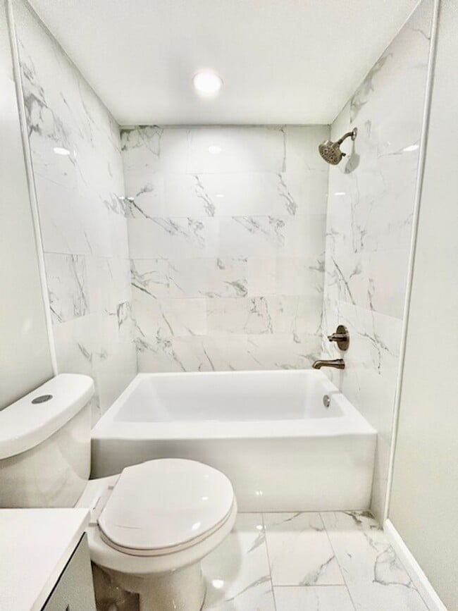 Building Photo - 60 Whitechurch Ct