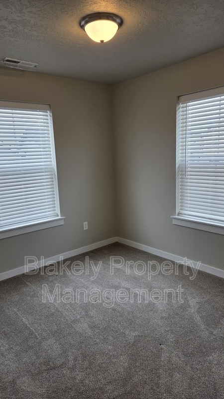 Building Photo - 5929 S Boddington Ln