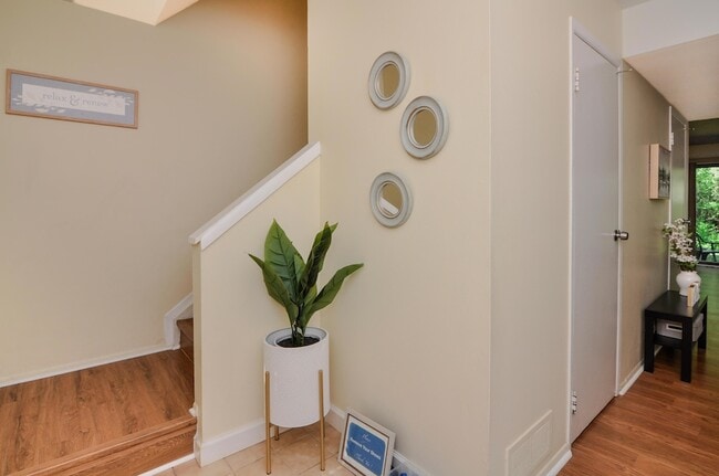 Building Photo - 609 Watersedge Dr