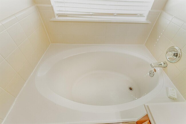 Building Photo - 24807 Lazy Tee Ln