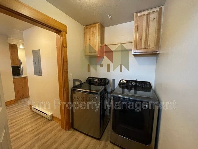 Building Photo - 1245 Waverly St