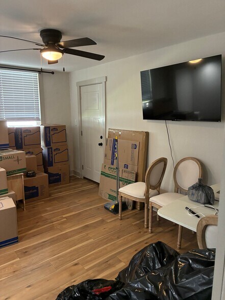 Building Photo - 528 N Royal Ave