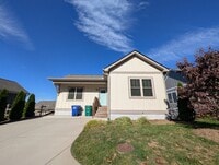 Building Photo - Weaverville Rental!