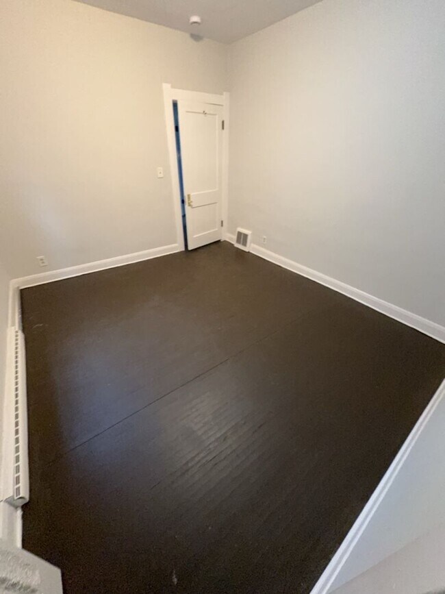 Building Photo - 960 W Delaware Ave