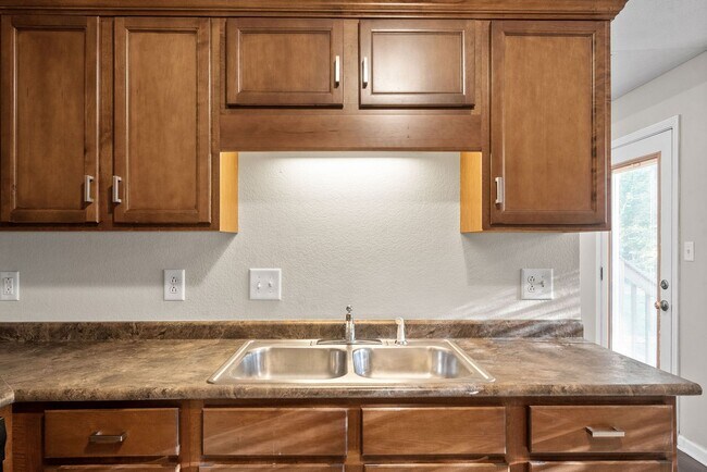 Building Photo - 2845 Teakwood Dr